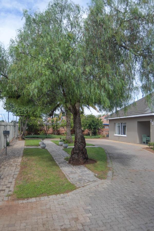 Carstens Garden Cottages Kimberley Exterior photo