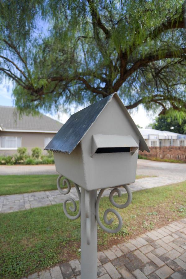 Carstens Garden Cottages Kimberley Exterior photo